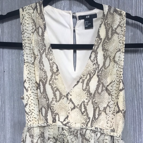 H&M Fit & Flare Snake Skin Print Dress EUC Size 4 - Picture 2 of 8
